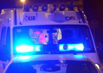 Ragusa – Incidente stradale nel tardo pomeriggio si oggi sulla Ragusa Catania. Lo scontro tra due auto è avvenuto poco dopo contrada Coffa e precisamente nei pressi del bivio per Mazzarrone. Sul posto sono intervenute due ambulanze del 118 che hanno trasportato alcuni feriti lievi in ospedale.Sul luogo dell’incidente sono intervenuti i vigili del fuoco e le Forze dell’ordine. Il traffico ha subito rallentamenti in entrambe le direzioni di marcia.