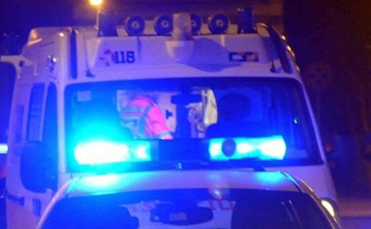 Ragusa – Incidente stradale nel tardo pomeriggio si oggi sulla Ragusa Catania. Lo scontro tra due auto è avvenuto poco dopo contrada Coffa e precisamente nei pressi del bivio per Mazzarrone. Sul posto sono intervenute due ambulanze del 118 che hanno trasportato alcuni feriti lievi in ospedale.Sul luogo dell’incidente sono intervenuti i vigili del fuoco e le Forze dell’ordine. Il traffico ha subito rallentamenti in entrambe le direzioni di marcia.