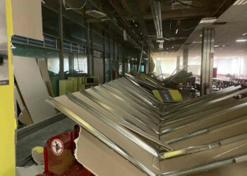 Maltempo, crollo nelle zone partenze aeroporto VIDEO