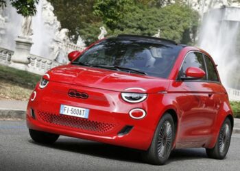 Nuova 500 guida la transizione energetica in Italia