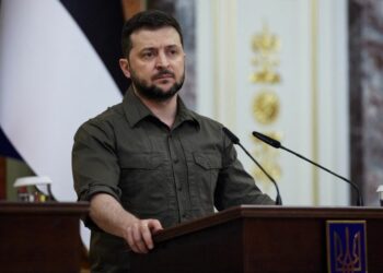 Ucraina, Zelensky “La ricostruiremo, combattiamo per la libertà”