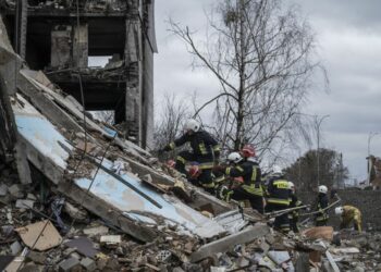 Mariupol sotto assedio, accordo per corridoio umanitario