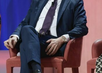 Covid, Sileri “Da maggio spostiamo mascherina da faccia a tasca”