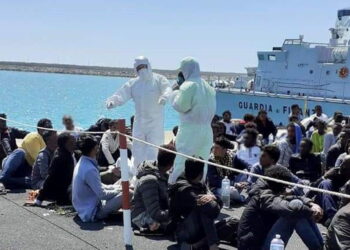 400 migranti soccorsi su peschereccio, 144 sbarcati già a Pozzallo