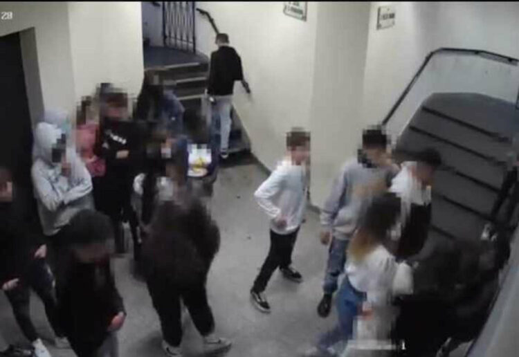 Baby gang di ragazzine violente a Siena: 10 indagate