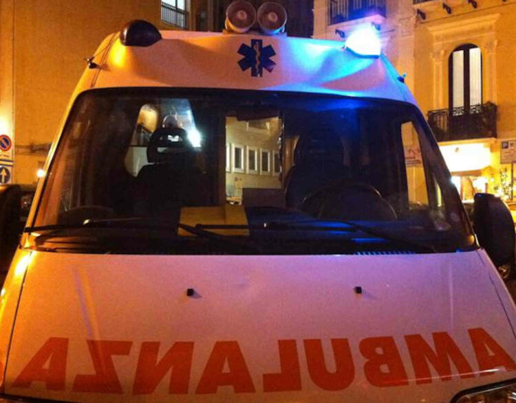 Bimba di nove anni muore schiacciata dal cancello di casa