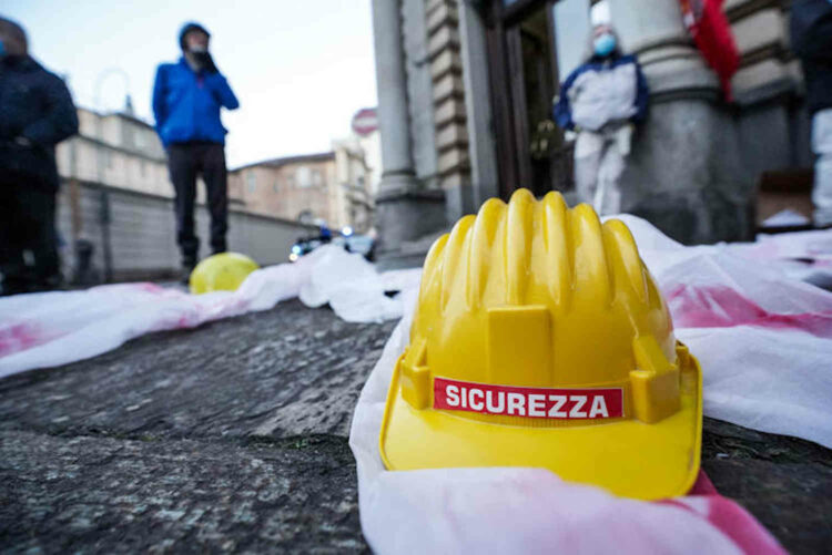Cade da lucernaio e muore: tragedia nel bresciano