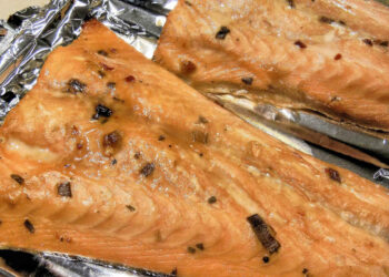 Colesterolo alto, sintomi e dieta per abbassarlo: menù