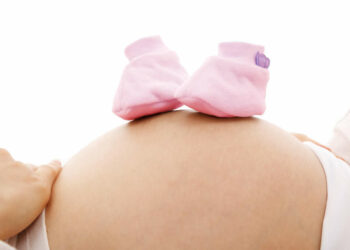 Donna incinta perde bambina: scatta la denuncia