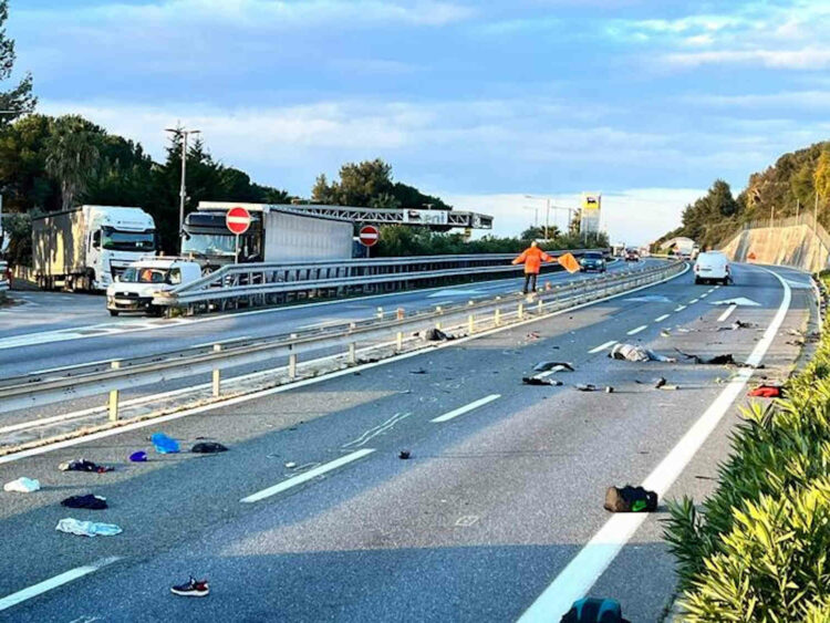Due migranti travolti e uccisi da furgone in Autostrada