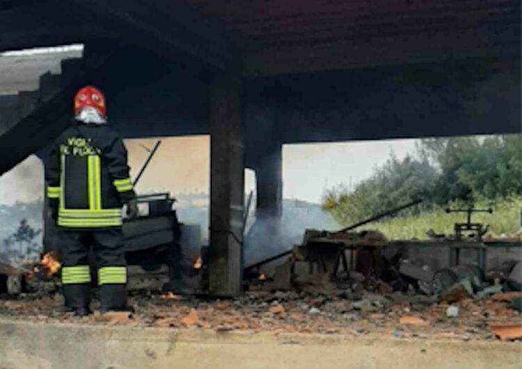 Forte boato ed esplosione ad Ispica, due ragazzini feriti