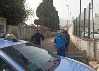 Giallo a Palermo, 45enne trovato morto in strada