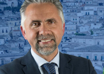 Il sindaco Abbate spazza via le voci e rimane in carica