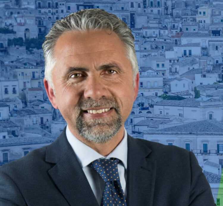 Il sindaco Abbate spazza via le voci e rimane in carica