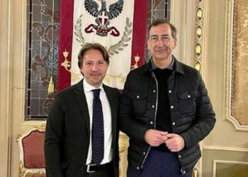 Il sindaco di Milano Beppe Sala in vacanza a Noto