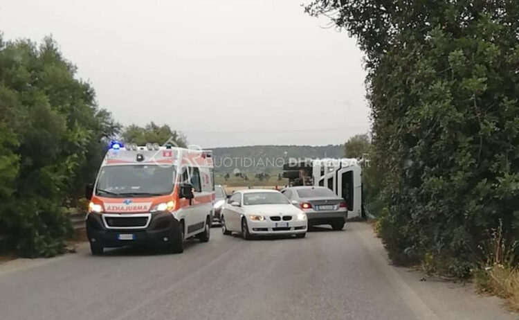 ncidente Vittoria, tir carico si ribalta: un ferito