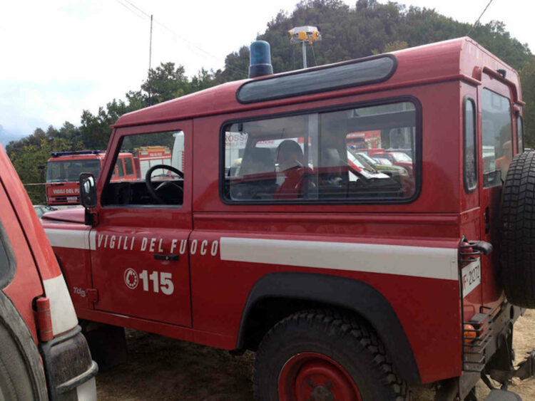 Maltempo, albero cade a Villa Borghese: ferite 2 donne, una è grave