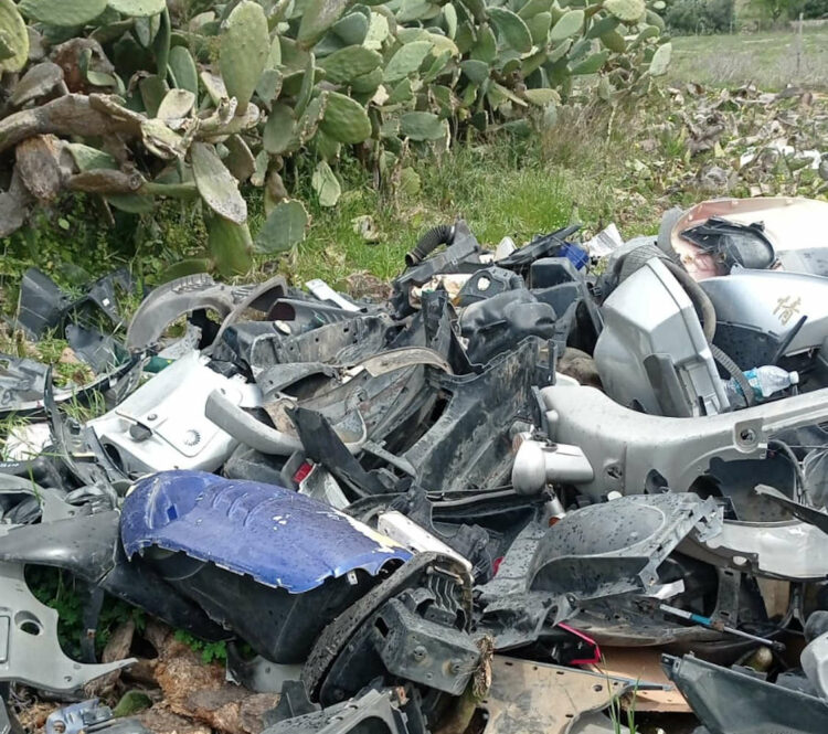 Microdiscariche abusive dentro e fuori il perimetro urbano di Vittoria