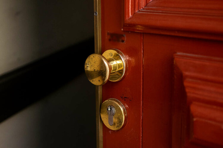 Modica, rientrano a casa e trovano i ladri