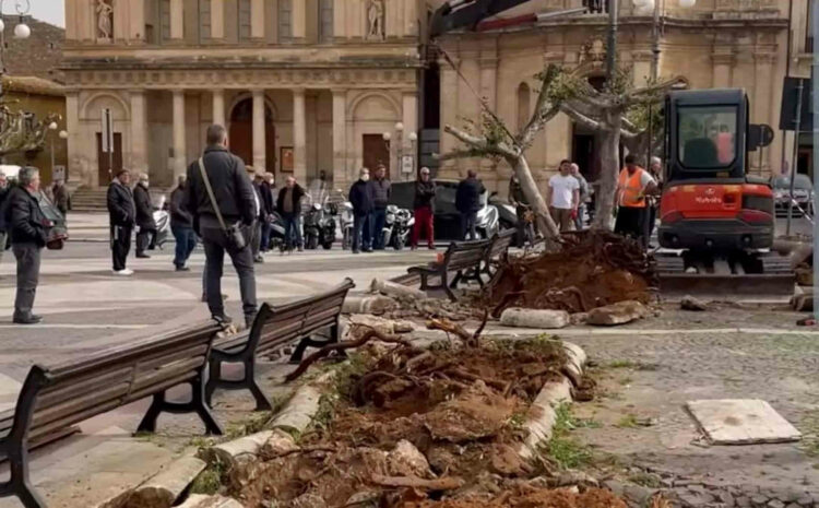 Piazza del Popolo a Vittoria, Piero Gurrieri: Uno scempio selvaggio e insensato, atti in Procura