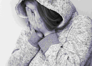 Picchiata dai bulli a scuola, 13enne finisce in ospedale