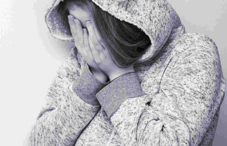 Picchiata dai bulli a scuola, 13enne finisce in ospedale