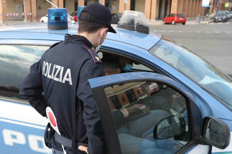 Ragazzo trovato ferito in strada a Roma: chi sa o chi ha visto chiami la Polizia