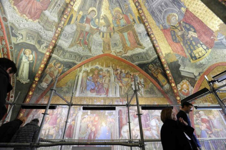 Si stacca croce dal Duomo di Monza: bimbo ferito lievemente