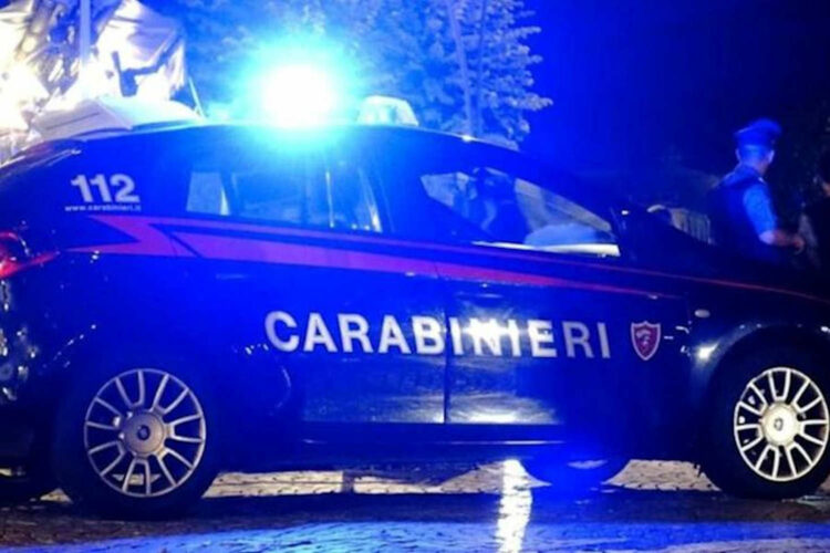 Spara contro l'auto del fidanzato della figlia: padre 45enne in carcere