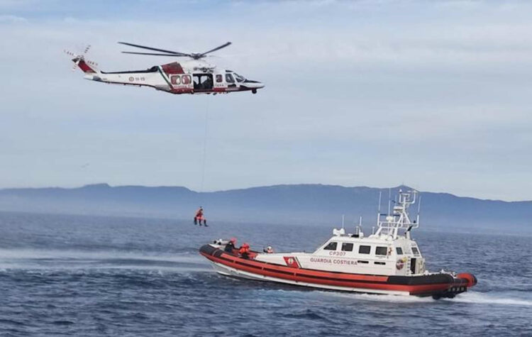 Tre turisti soccorsi da un elicottero a Vulcano