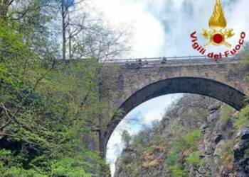 Uccide compagna e si suicida: recuperato il corpo