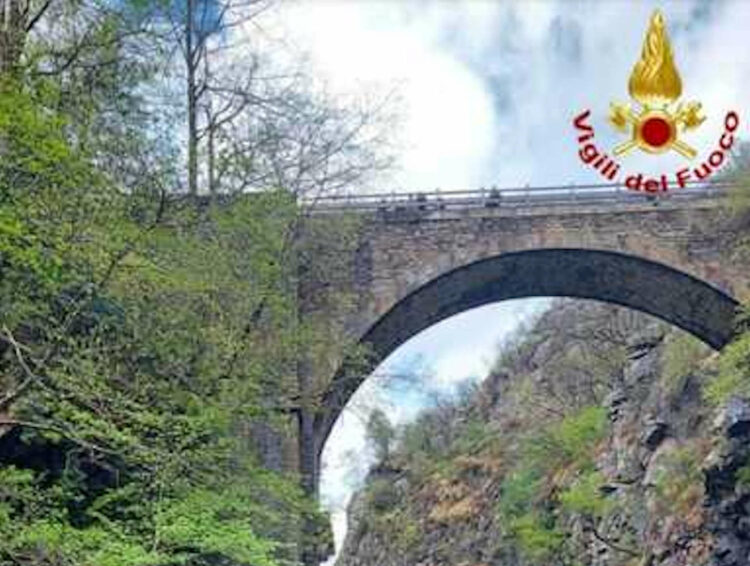 Uccide compagna e si suicida: recuperato il corpo