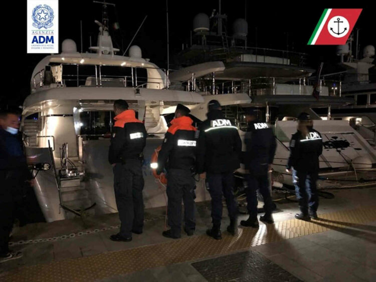 Ucraina, sequestrato yacht russo in porto a Imperia