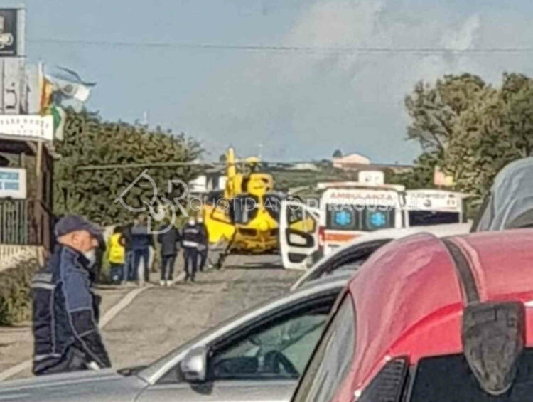 Incidente sulla Ragusa-Marina di Ragusa: motociclista in elisoccorso a Catania