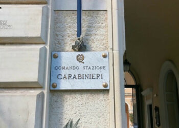 Wurstel con chiodi per gli animali in strada, denunciato un catanese