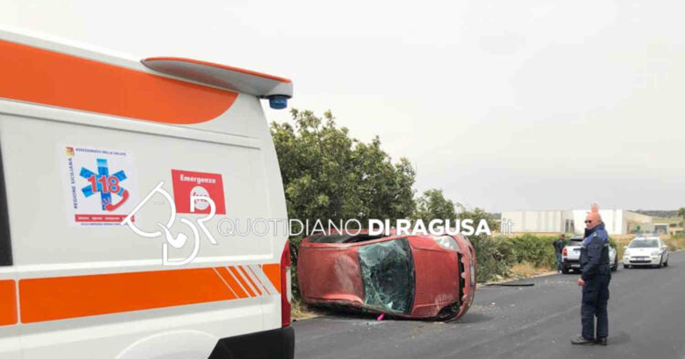 Scicli, spaventoso incidente ad Arizza, auto cappotta