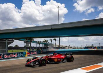 Prima fila Ferrari a Miami: pole Leclerc davanti a Sainz. Charles Leclerc conquista la pole position in 1’28″796