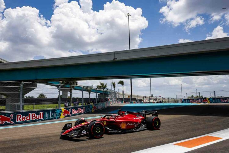 Prima fila Ferrari a Miami: pole Leclerc davanti a Sainz. Charles Leclerc conquista la pole position in 1’28″796