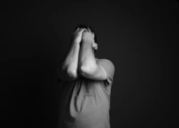 Ansia, insonnia e nebbia cognitiva tra i postumi del long covid