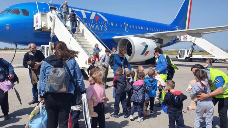 Atterrati all’aeroporto di Trapani Birgi, 63 orfani Ucraina
