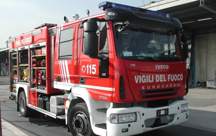 Balcone crolla in via Roma a Palermo: nessun ferito