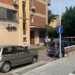 Bambina di 4 anni cade dal settimo piano e muore