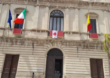 Bandiera della Croce Rossa Italiana a Comiso