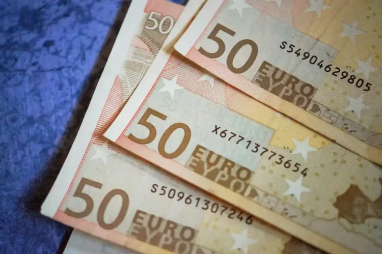 Bonus 200 euro per lavoratori e pensionati: a chi spetta