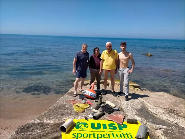 Centro Subacqueo ibleo Ragusa raccoglie dai fondali rifiuti di ogni genere