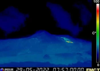 Etna, bocca effusiva si è aperta nella Valle del Bove