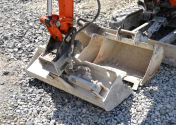 Grave incidente, operai precipitano da ponteggio su A 19: uno muore e l'altro è grave