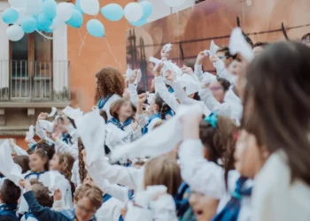 Il settenario, i bambini e il canto dell’inno a Comiso