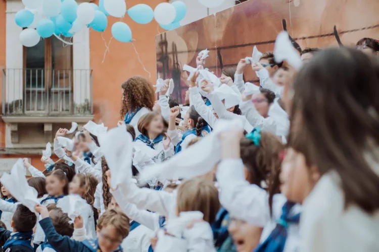 Il settenario, i bambini e il canto dell’inno a Comiso