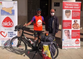 Il ciclista Alfano e don Occhipinti al ritorno a Ragusa